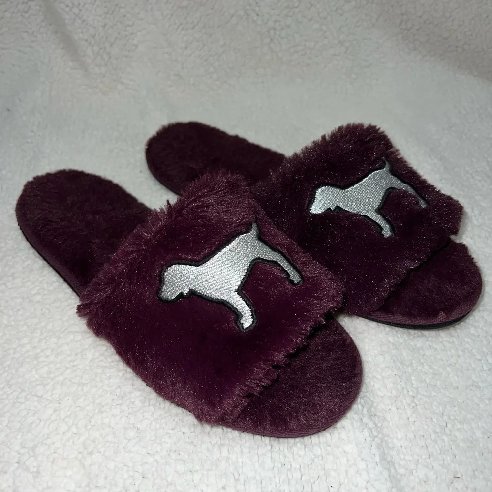 PINK Victorias Secret fuzzy slippers size small (5/6) - Picture 1 of 9